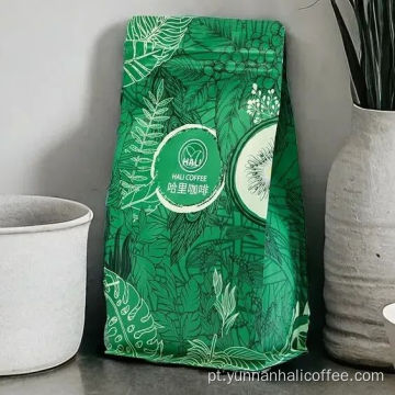 Grãos de café cremoso de ameixa